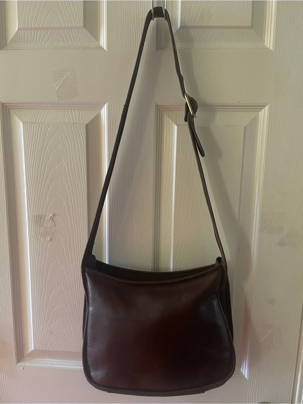 Vintage Coach Taft 9980 Dark Brown Crossbody/shoulder bag .